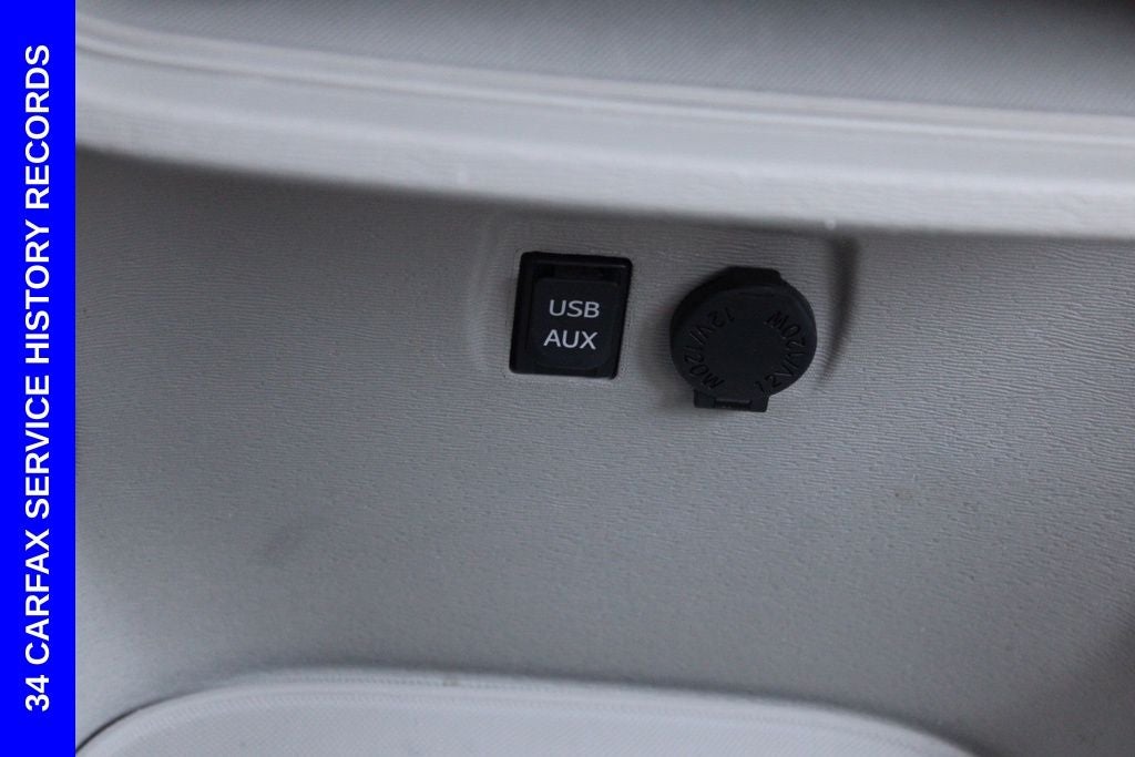 2013 Toyota Sienna LE 8 Passenger