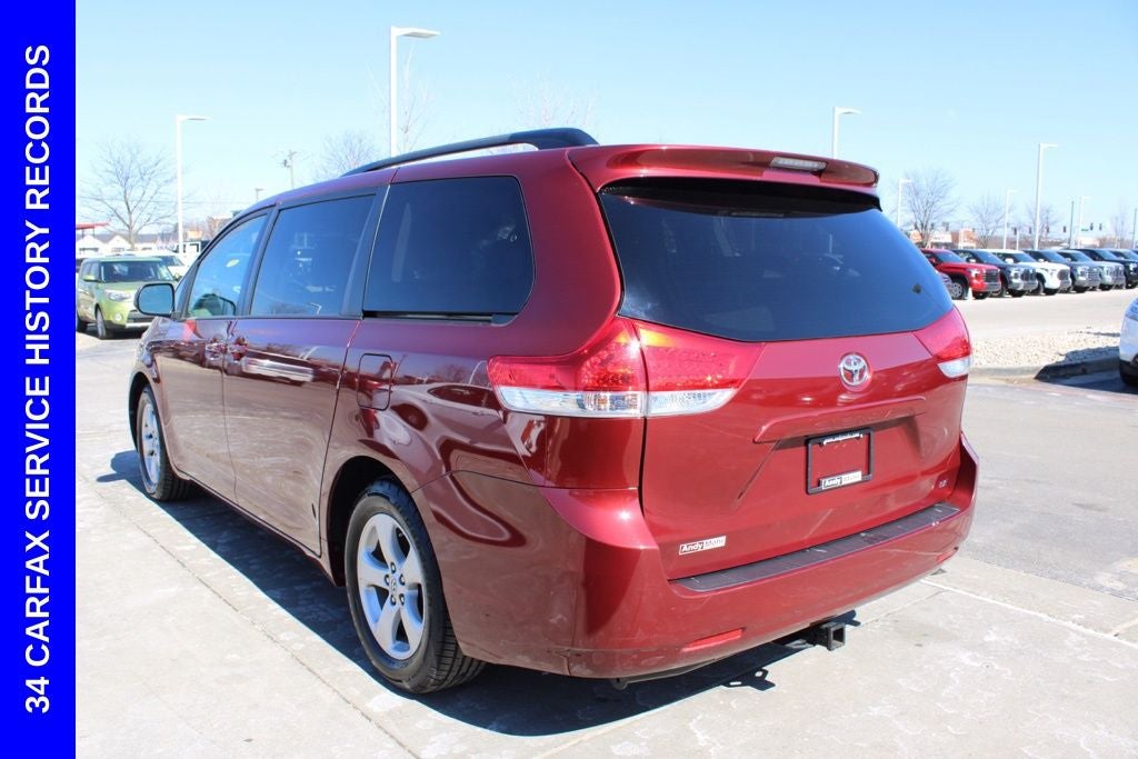 2013 Toyota Sienna LE 8 Passenger