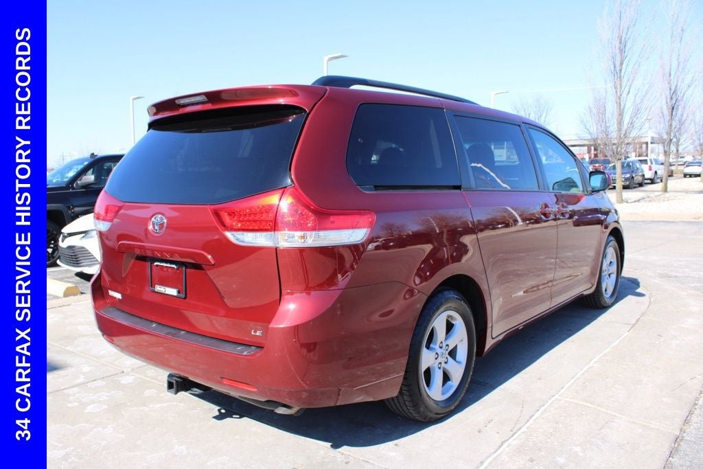 2013 Toyota Sienna LE 8 Passenger