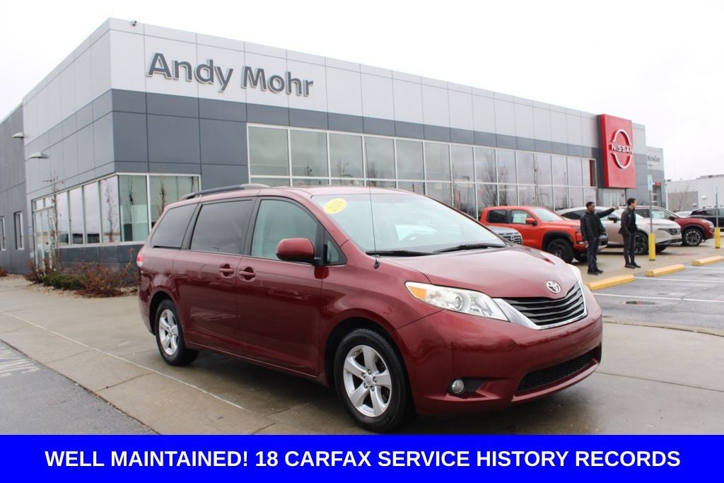 2014 Toyota Sienna LE 8 Passenger