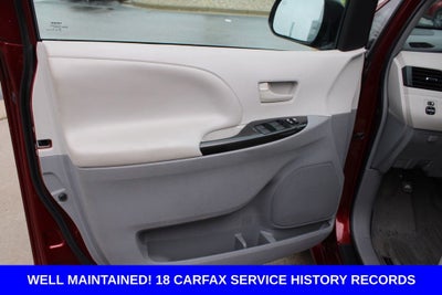 2014 Toyota Sienna LE 8 Passenger