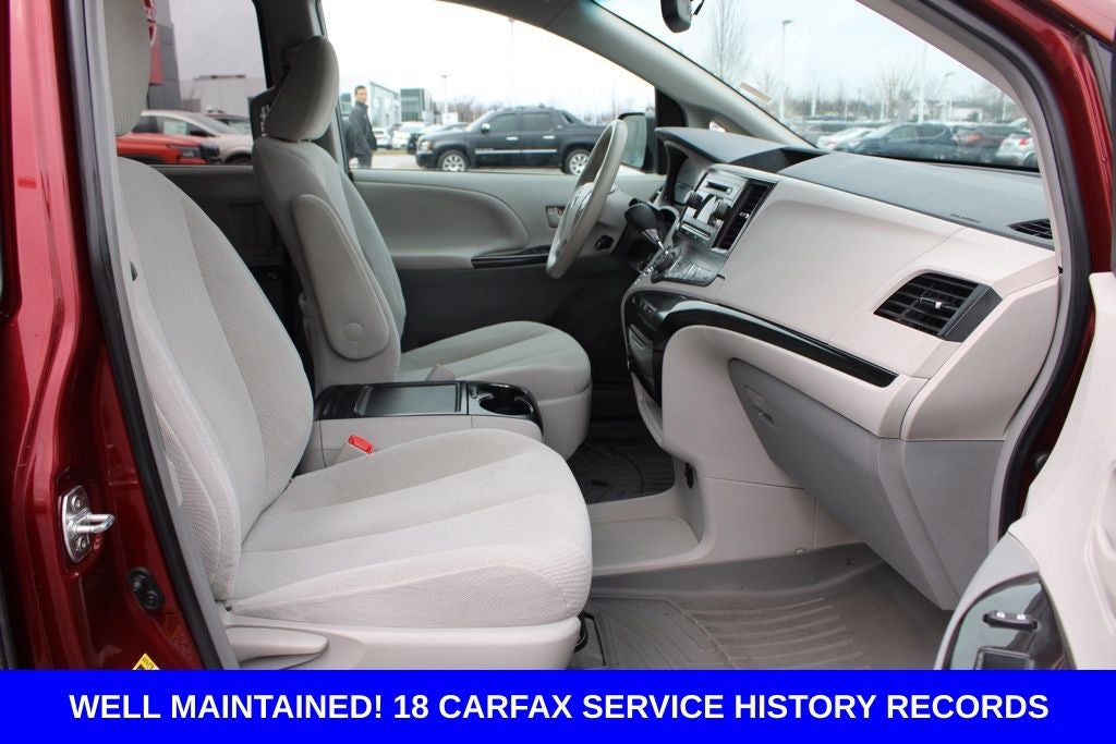 2014 Toyota Sienna LE 8 Passenger