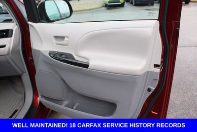 2014 Toyota Sienna LE 8 Passenger