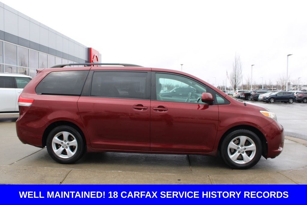 2014 Toyota Sienna LE 8 Passenger