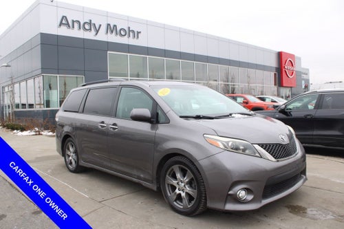 2017 Toyota Sienna SE Premium 8 Passenger