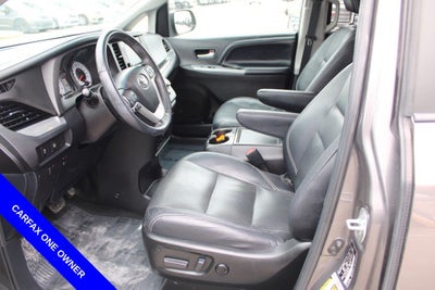 2017 Toyota Sienna SE Premium 8 Passenger