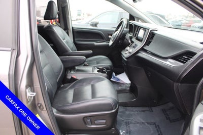 2017 Toyota Sienna SE Premium 8 Passenger