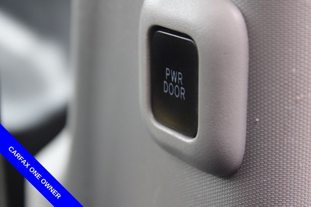 2017 Toyota Sienna SE Premium 8 Passenger