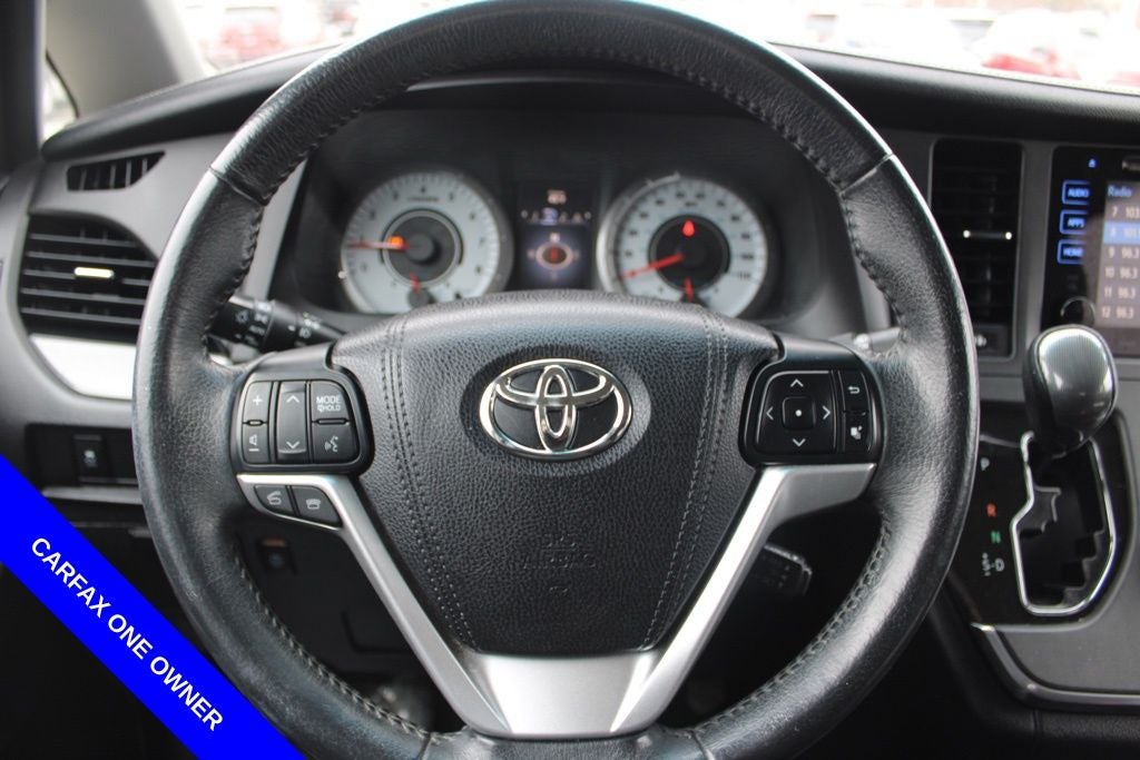 2017 Toyota Sienna SE Premium 8 Passenger