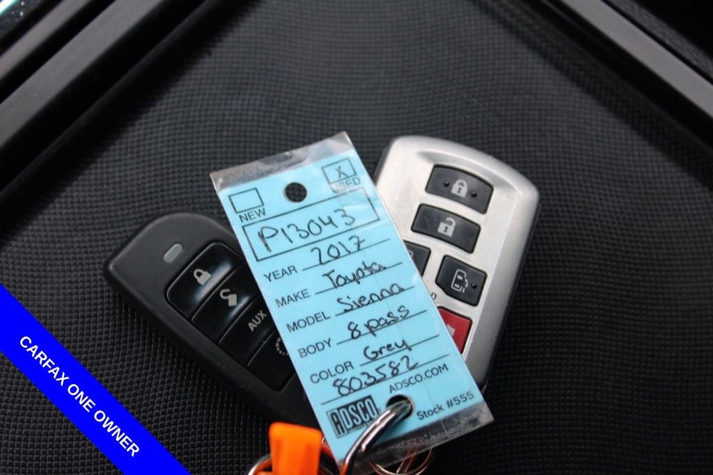 2017 Toyota Sienna SE Premium 8 Passenger