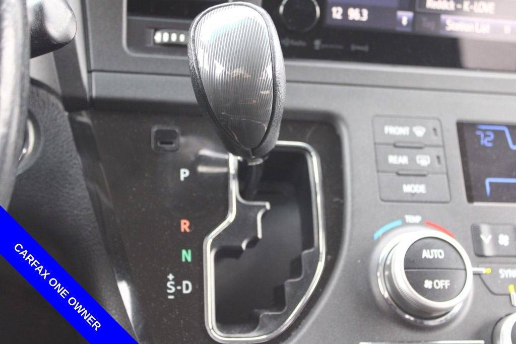 2017 Toyota Sienna SE Premium 8 Passenger