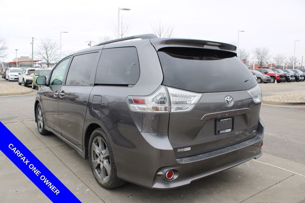 2017 Toyota Sienna SE Premium 8 Passenger