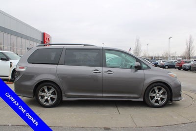 2017 Toyota Sienna SE Premium 8 Passenger