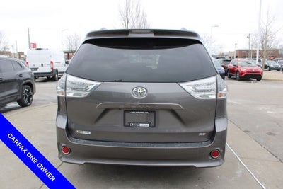 2017 Toyota Sienna SE Premium 8 Passenger