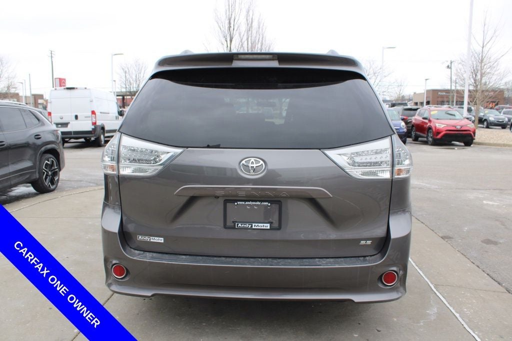 2017 Toyota Sienna SE Premium 8 Passenger