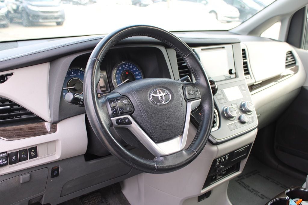 2015 Toyota Sienna XLE Premium 8 Passenger
