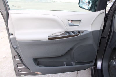 2015 Toyota Sienna XLE Premium 8 Passenger