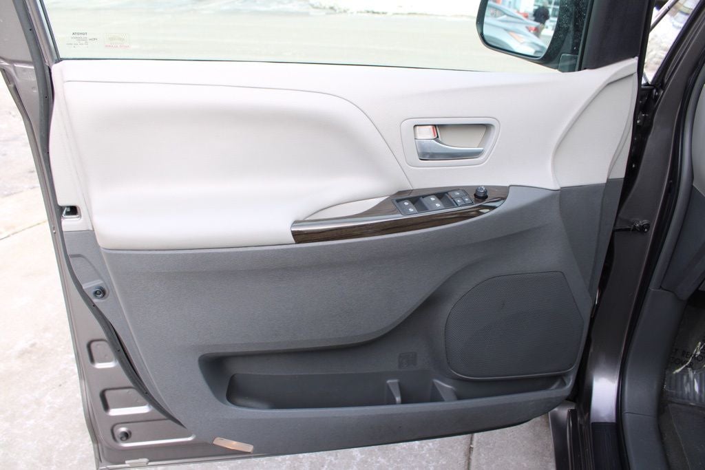 2015 Toyota Sienna XLE Premium 8 Passenger