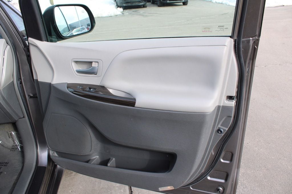 2015 Toyota Sienna XLE Premium 8 Passenger