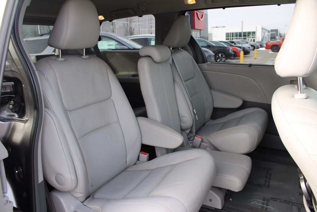 2015 Toyota Sienna XLE Premium 8 Passenger
