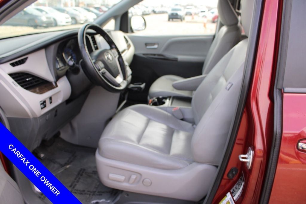 2015 Toyota Sienna XLE 8 Passenger