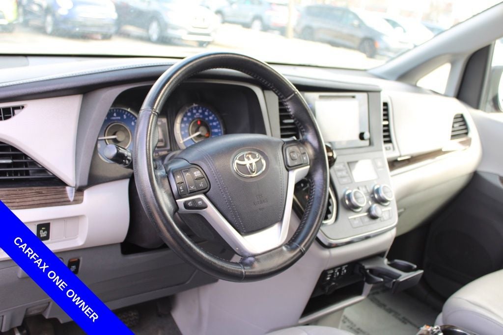 2015 Toyota Sienna XLE 8 Passenger