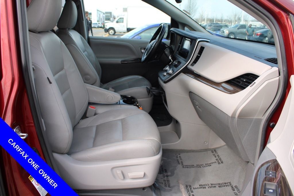 2015 Toyota Sienna XLE 8 Passenger