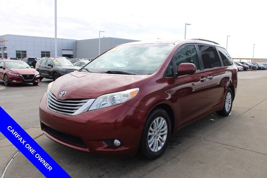 2015 Toyota Sienna XLE 8 Passenger