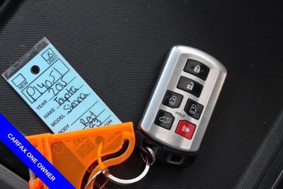 2015 Toyota Sienna XLE 8 Passenger