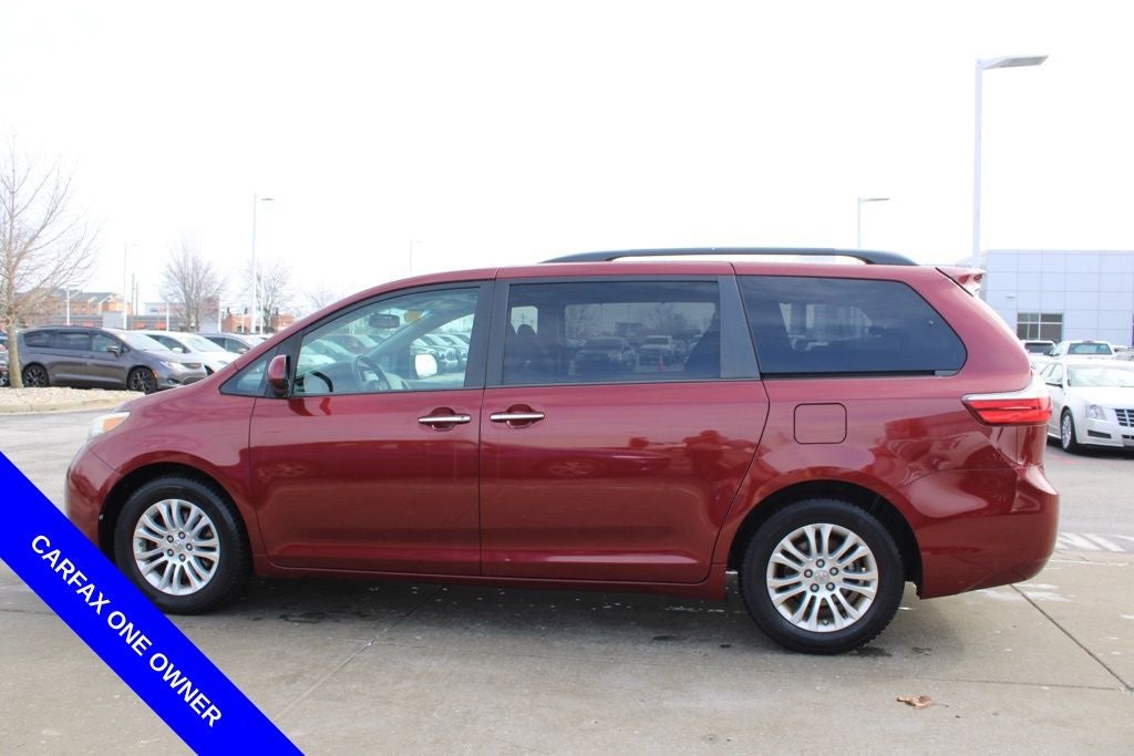 2015 Toyota Sienna XLE 8 Passenger