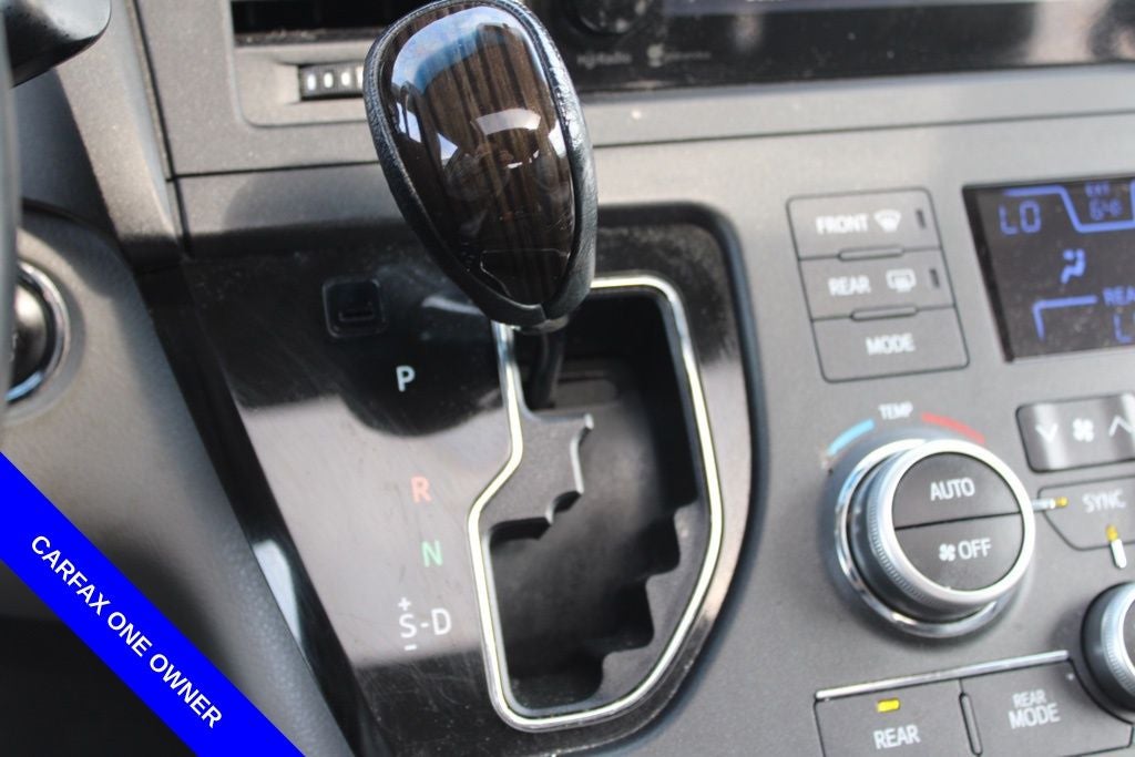 2015 Toyota Sienna XLE 8 Passenger