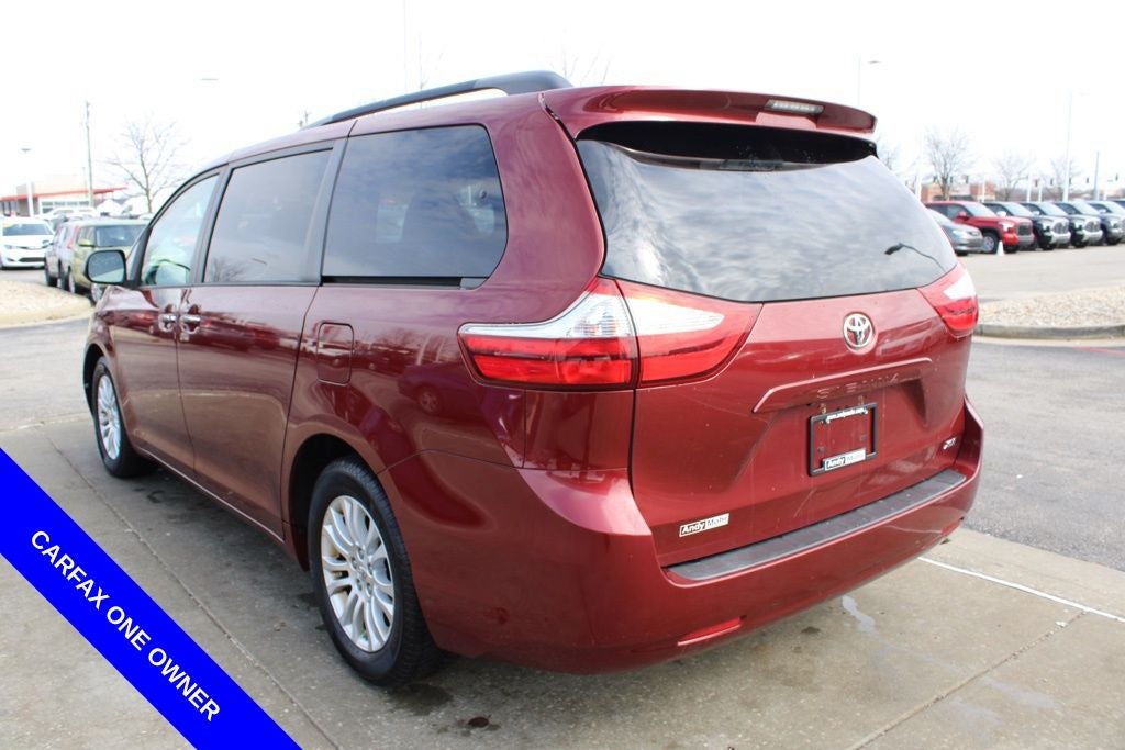 2015 Toyota Sienna XLE 8 Passenger