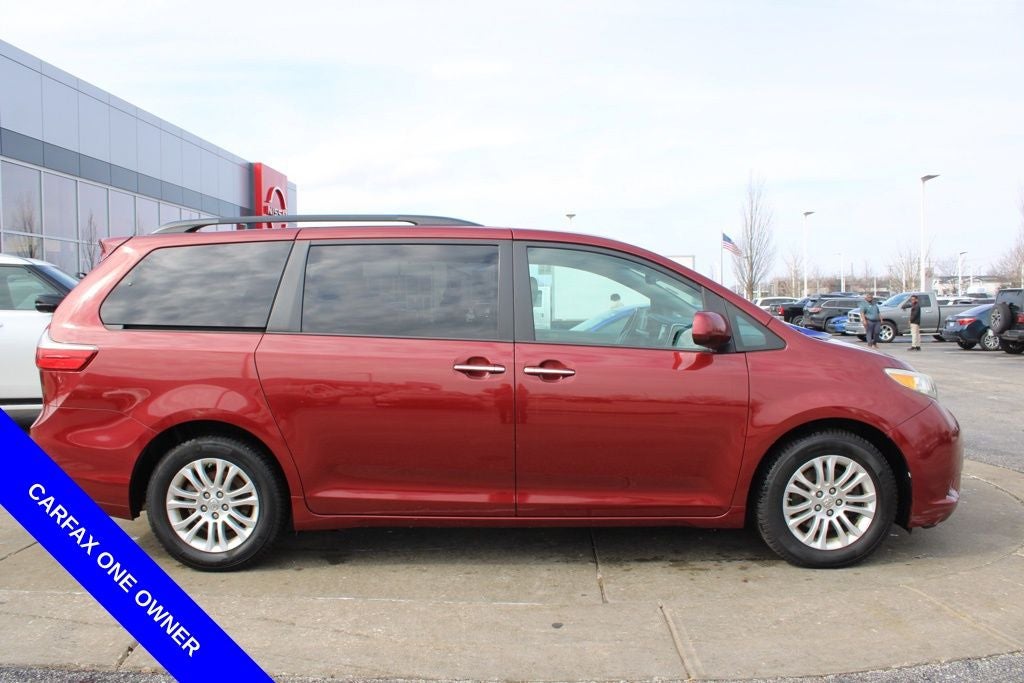 2015 Toyota Sienna XLE 8 Passenger