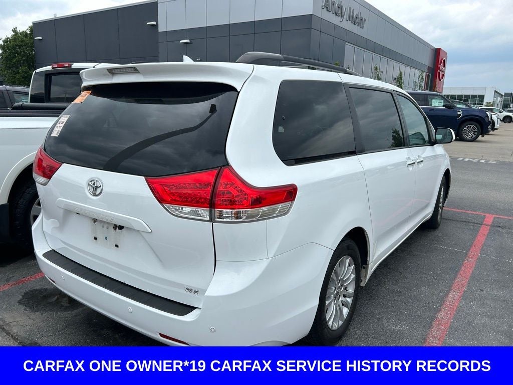 2014 Toyota Sienna XLE 8 Passenger