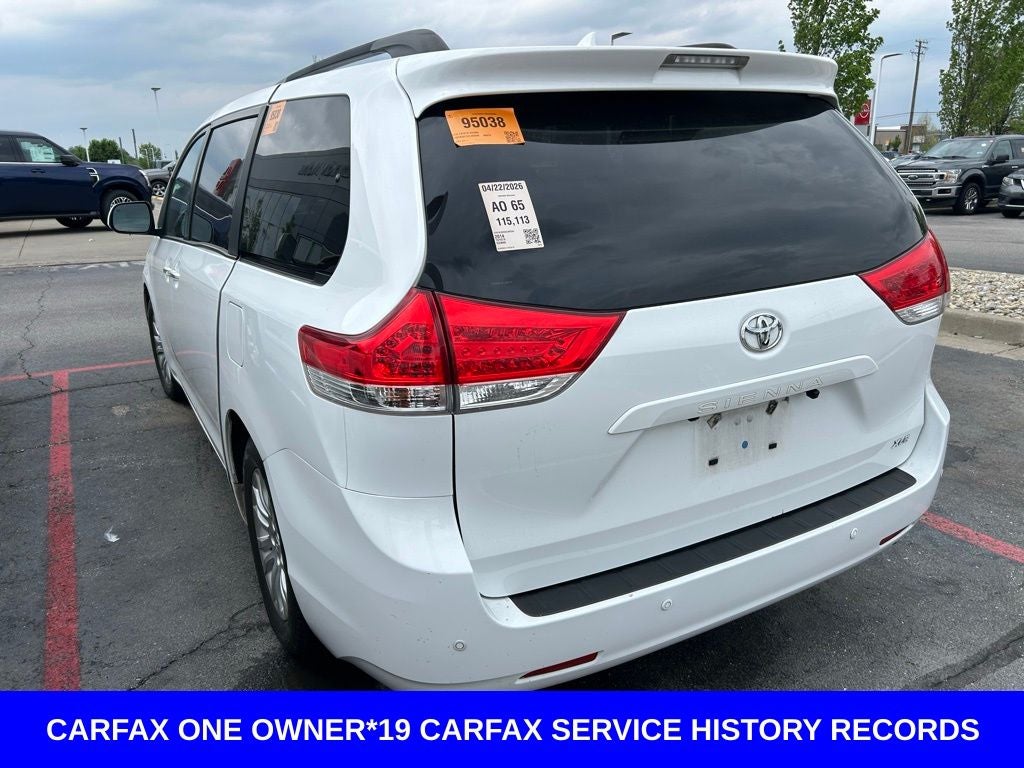 2014 Toyota Sienna XLE 8 Passenger