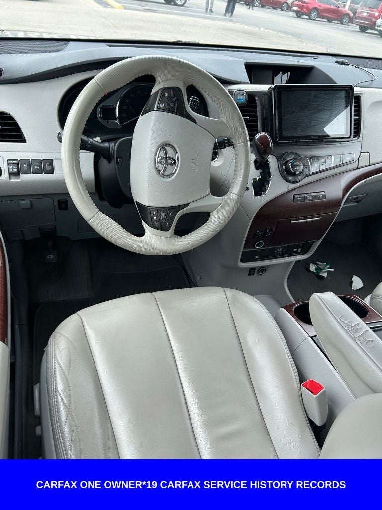 2014 Toyota Sienna XLE 8 Passenger