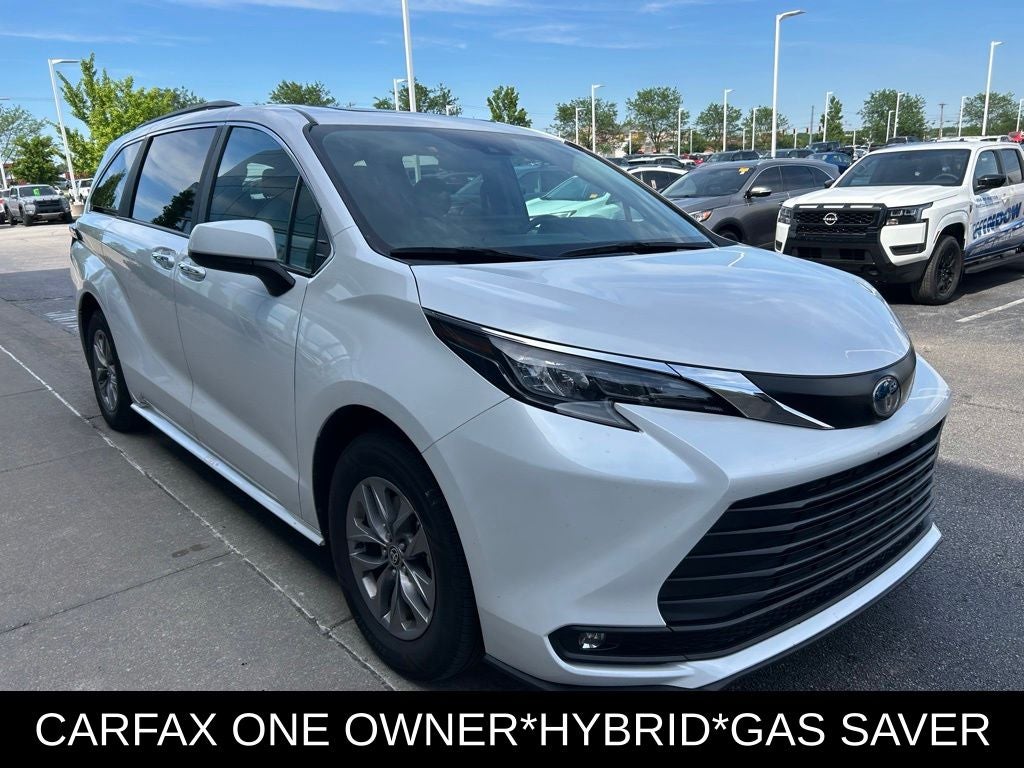2025 Toyota Sienna XLE 8 Passenger