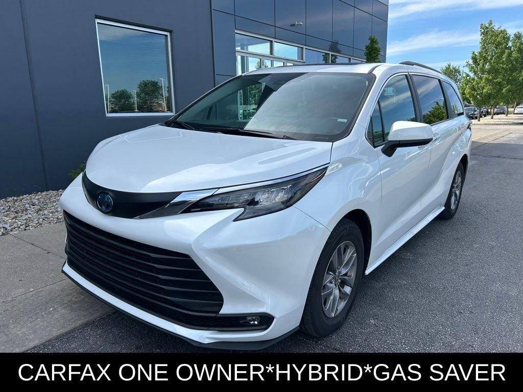 2025 Toyota Sienna XLE 8 Passenger