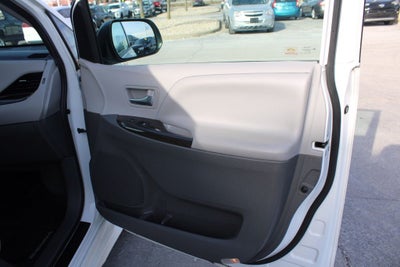 2020 Toyota Sienna XLE 8 Passenger