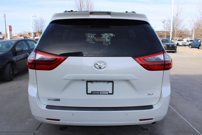 2020 Toyota Sienna XLE 8 Passenger