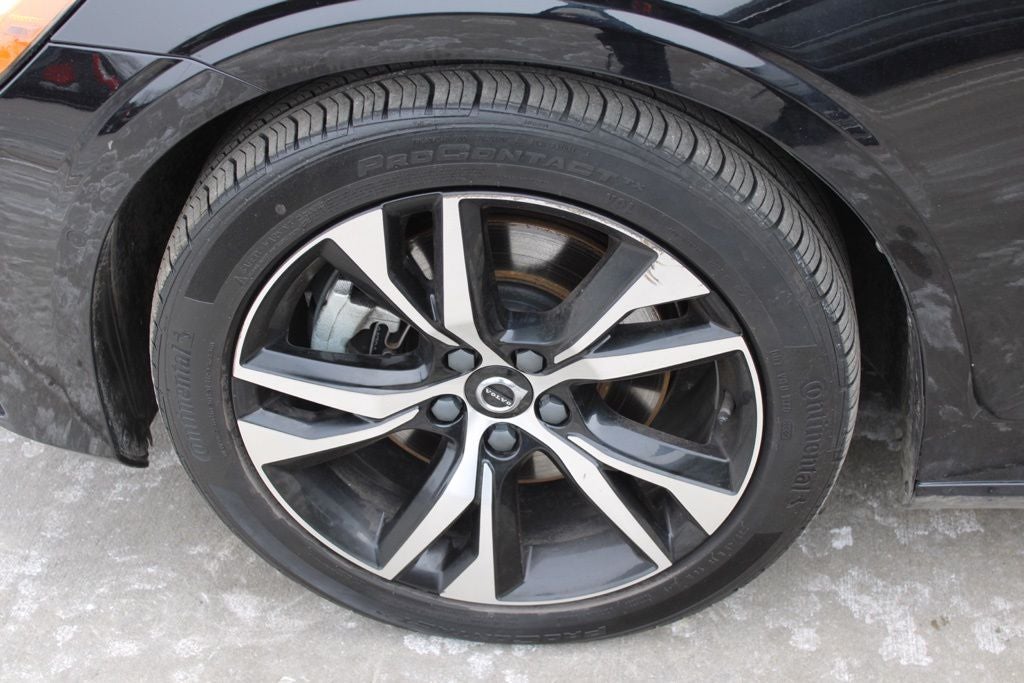 2024 Volvo S60 B5 Plus Dark Theme