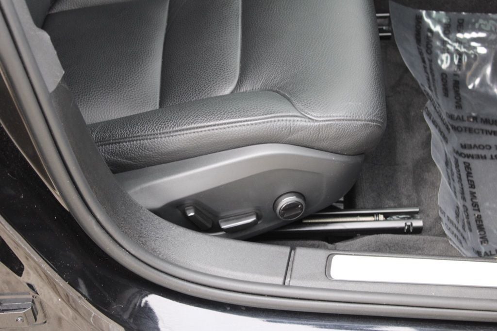 2024 Volvo S60 B5 Plus Dark Theme