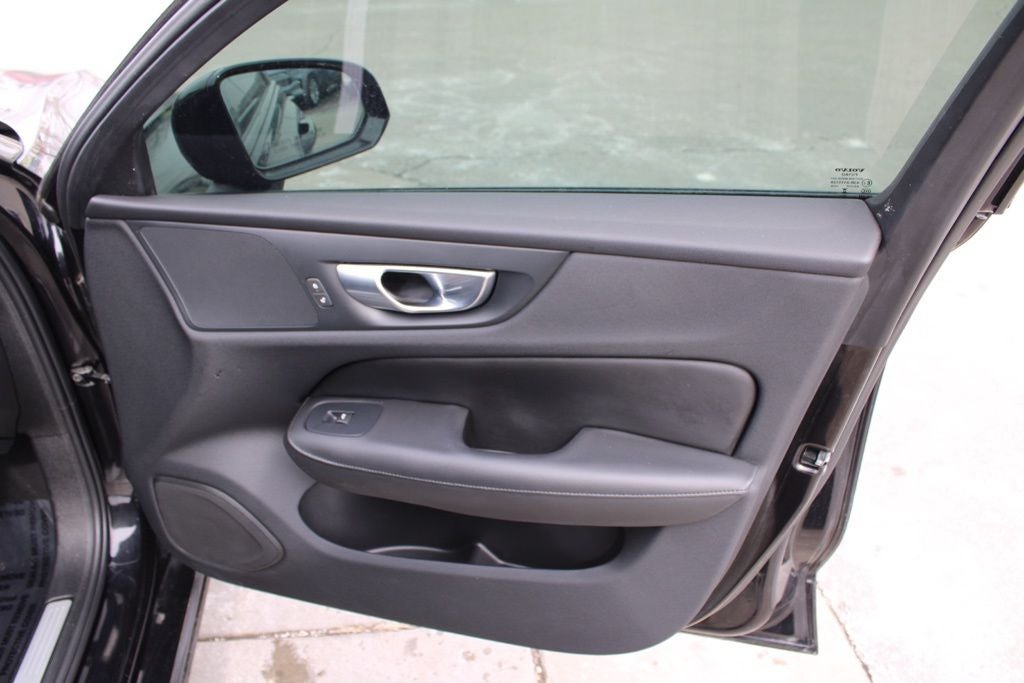 2024 Volvo S60 B5 Plus Dark Theme