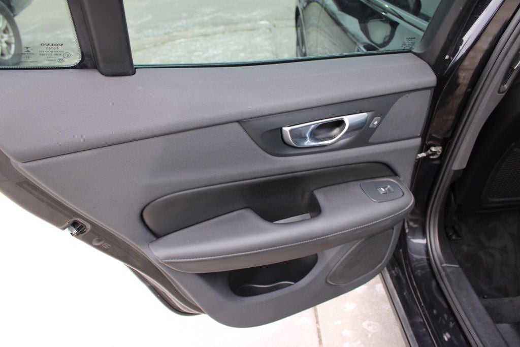 2024 Volvo S60 B5 Plus Dark Theme