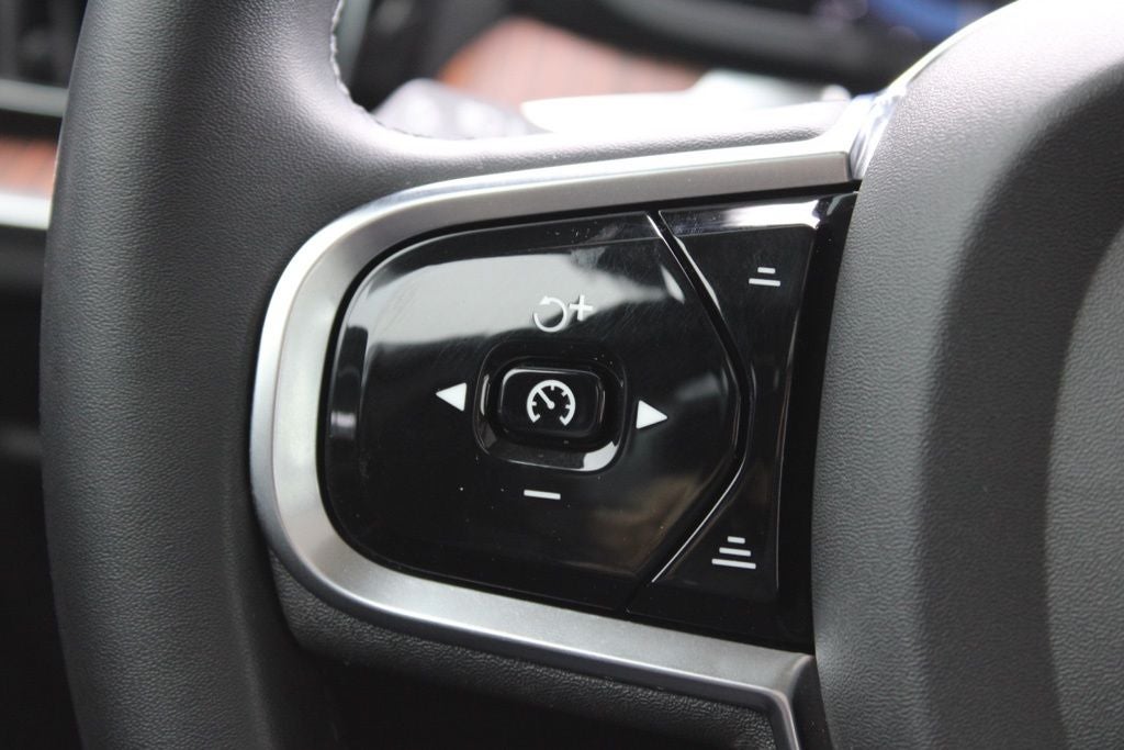 2024 Volvo S60 B5 Plus Dark Theme