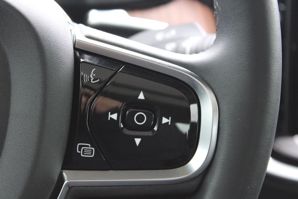 2024 Volvo S60 B5 Plus Dark Theme