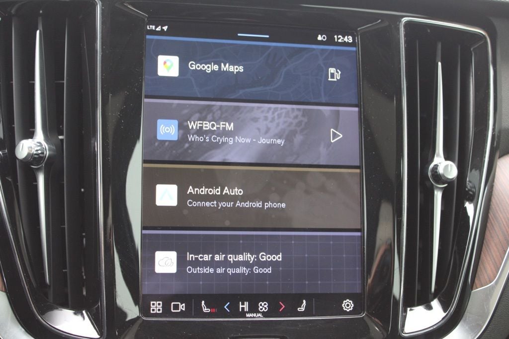 2024 Volvo S60 B5 Plus Dark Theme