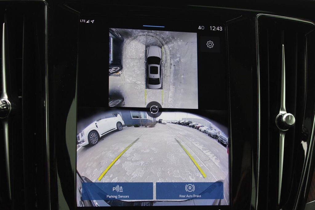 2024 Volvo S60 B5 Plus Dark Theme