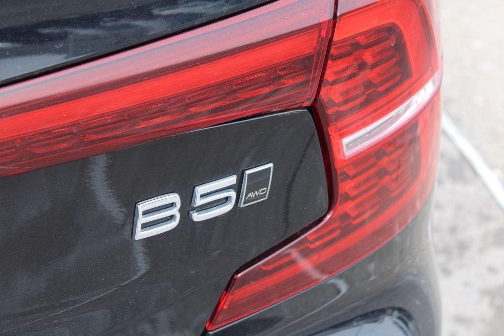 2024 Volvo S60 B5 Plus Dark Theme