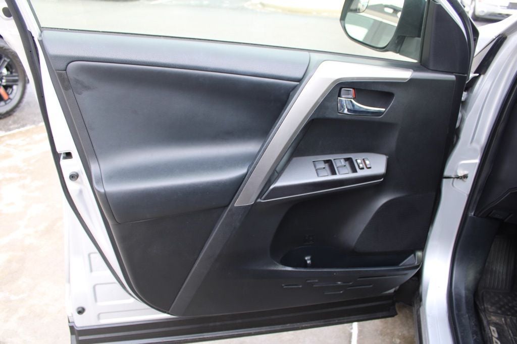 2016 Toyota RAV4 Hybrid XLE